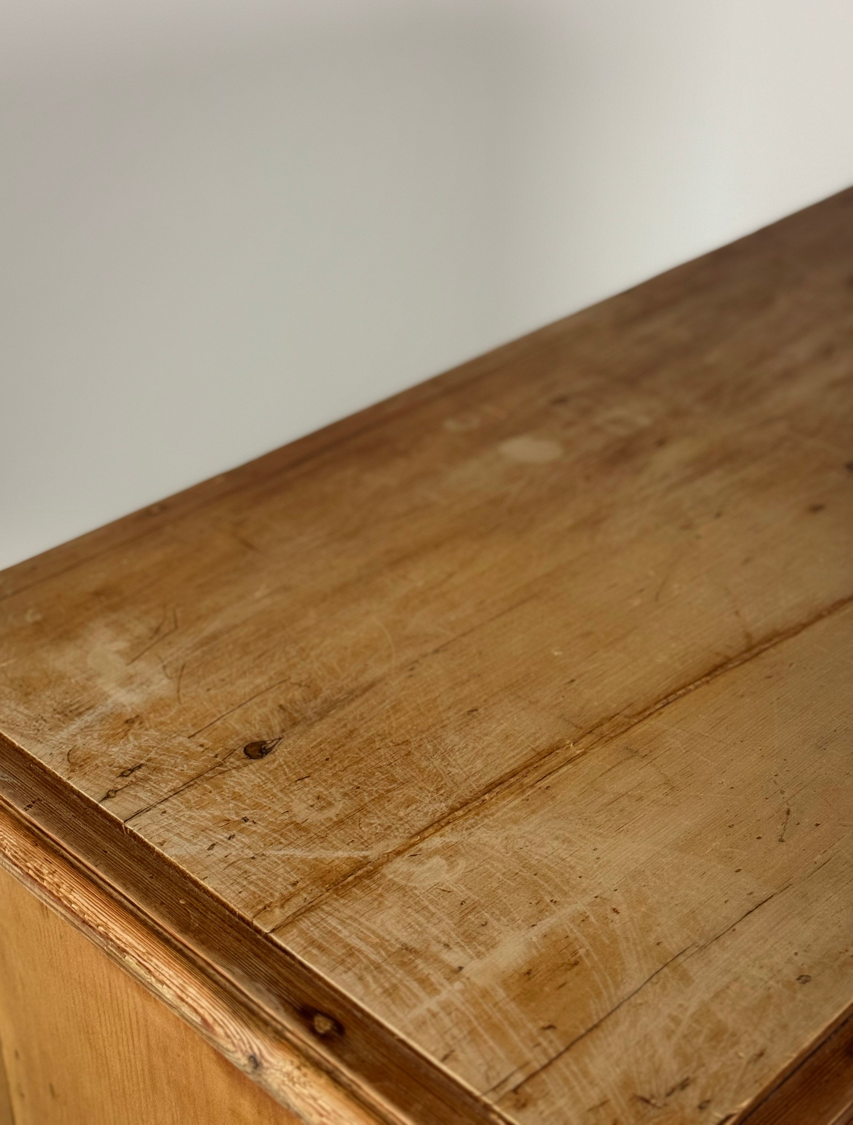 Antique English Chest of Drawers