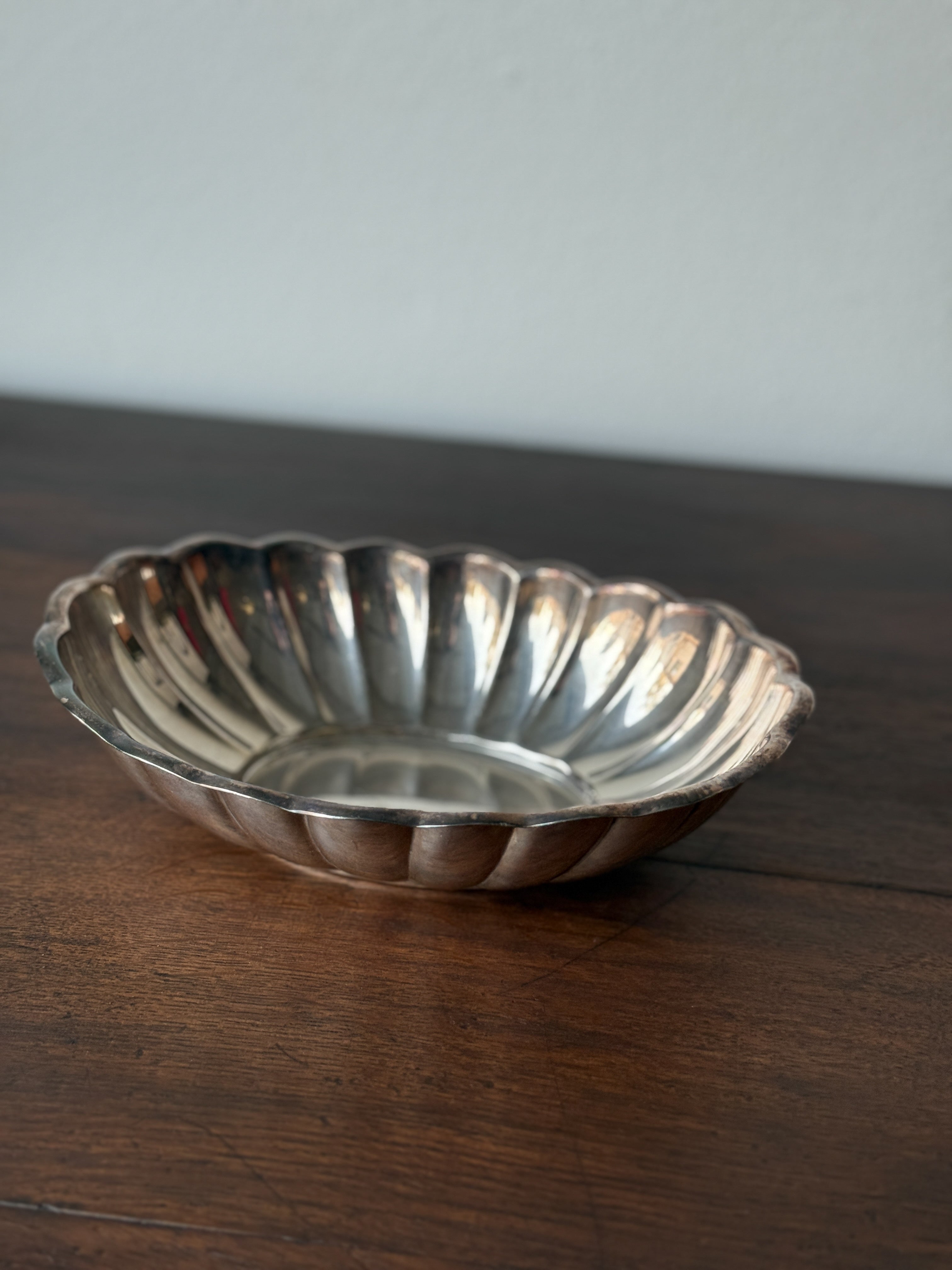 Vintage Holiday Scalloped Bowl