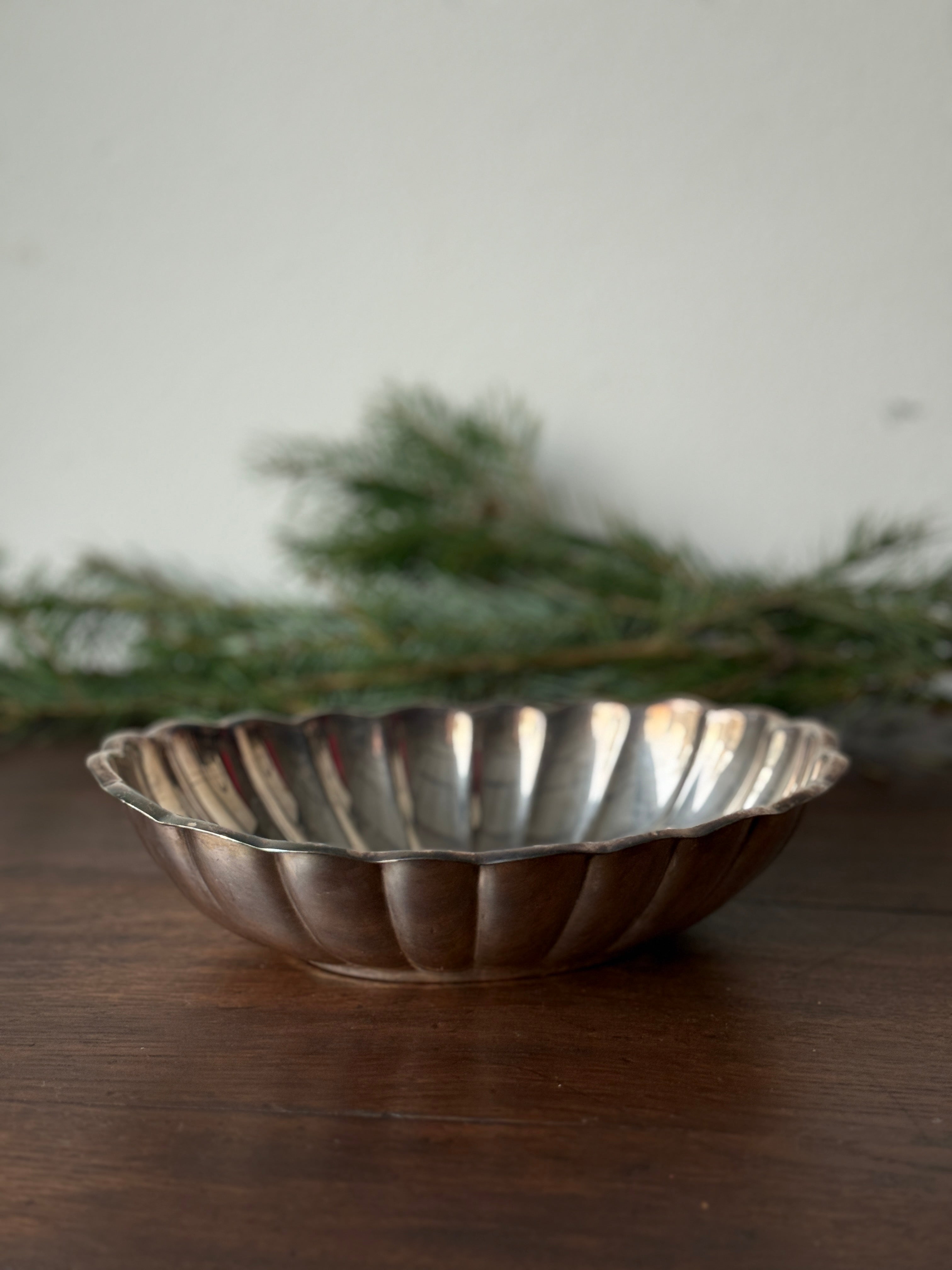 Vintage Holiday Scalloped Bowl